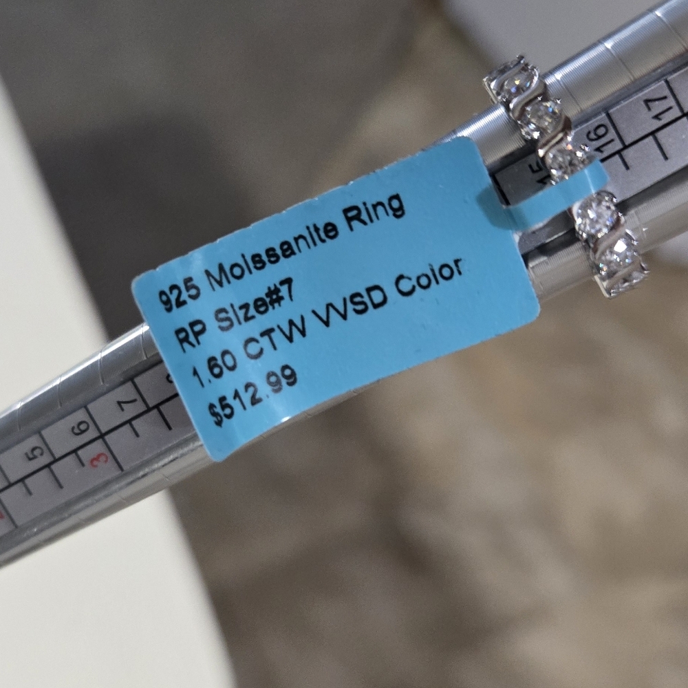 Elegant 925 Silver Moissanite Women's Ring - Picture 6 of 9